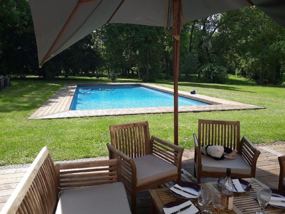 Le Parc Des Aubiers Bed & Breakfast Brion  Exterior photo